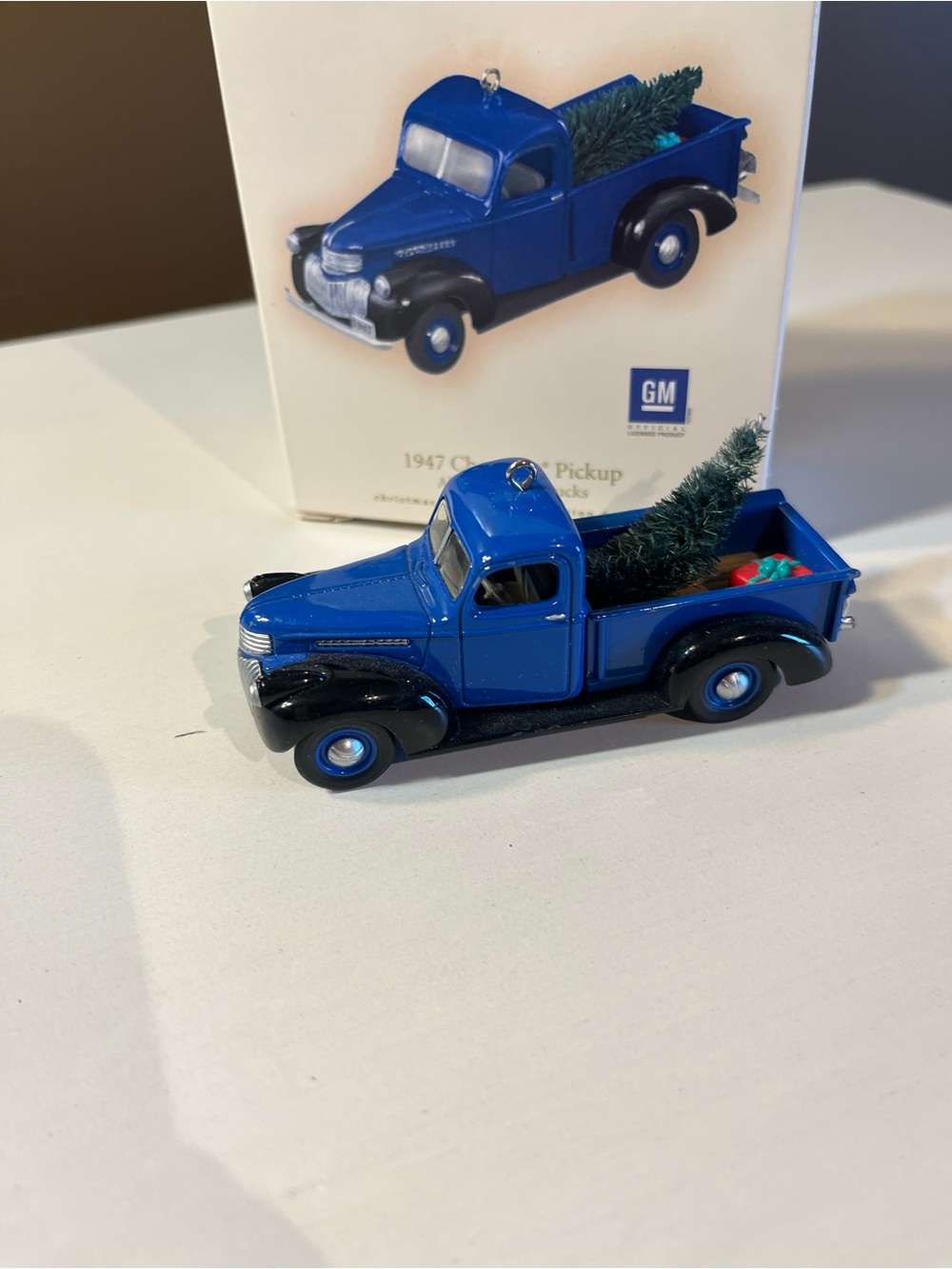 Hallmark 1947 Classic Pickup Ornament. Ornament in excellent condition.
